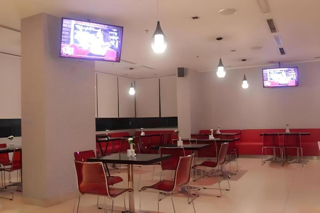 Redstar Hotel Dżakarta Zewnętrze zdjęcie