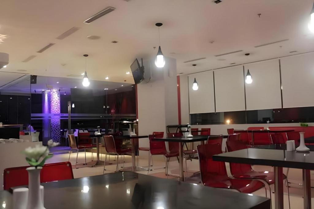 Redstar Hotel Dżakarta Zewnętrze zdjęcie